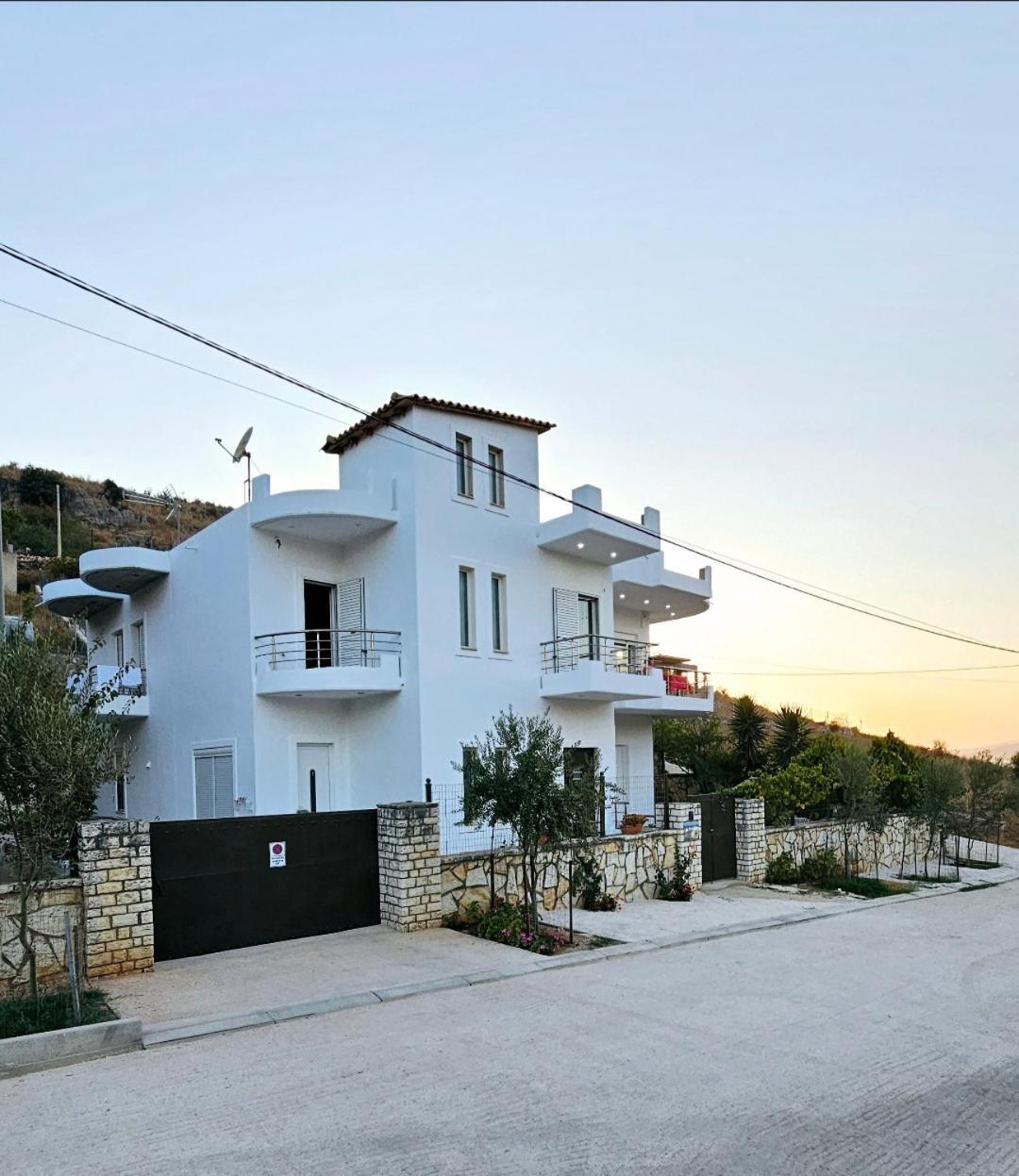 Blue Mare Apartments Sarandë Eksteriør bilde